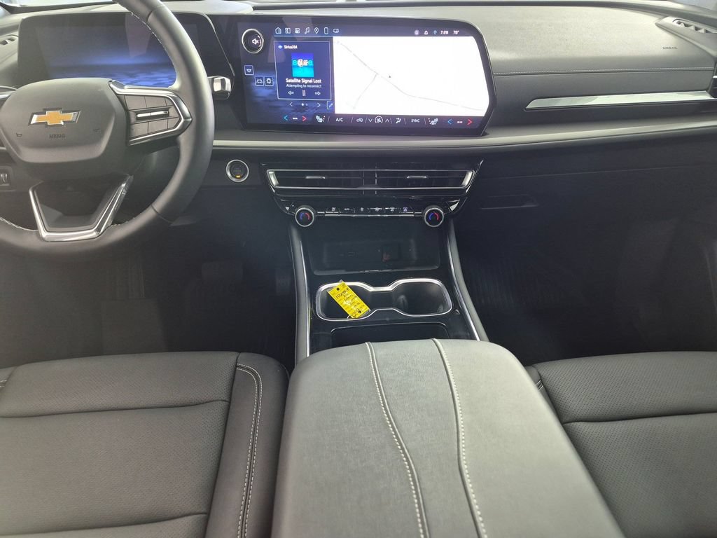 Used 2025 Chevrolet Traverse LT w/ Driver Confidence Package FWD image 24