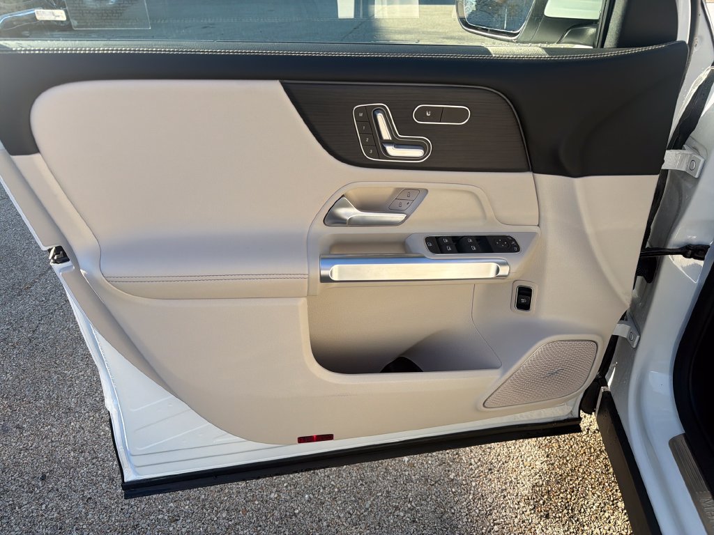 New 2026 Mercedes-Benz GLB 250 4MATIC image 21