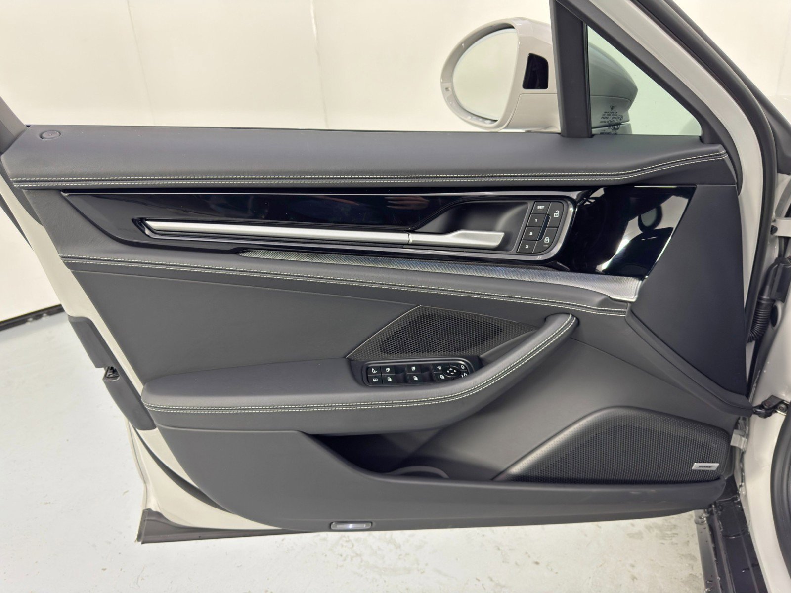 Used 2025 Porsche Panamera 4S AWD/4WD image 44
