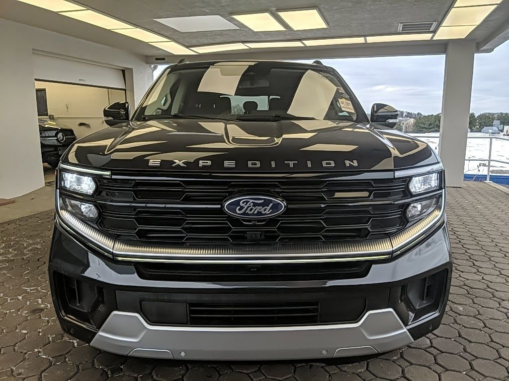Used 2025 Ford Expedition Max Platinum video 2