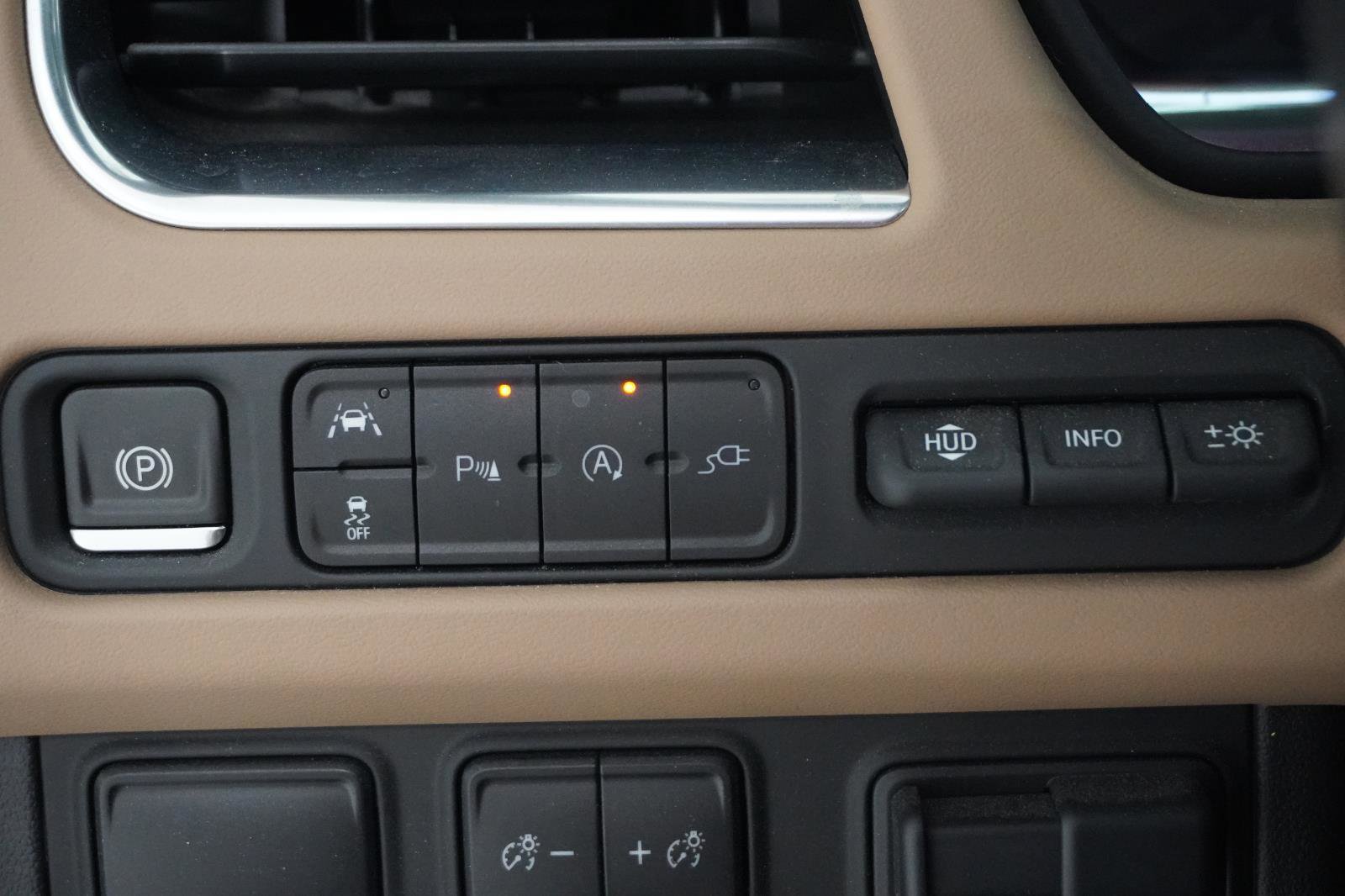 Used 2021 Chevrolet Suburban Premier w/ Premium Package image 23