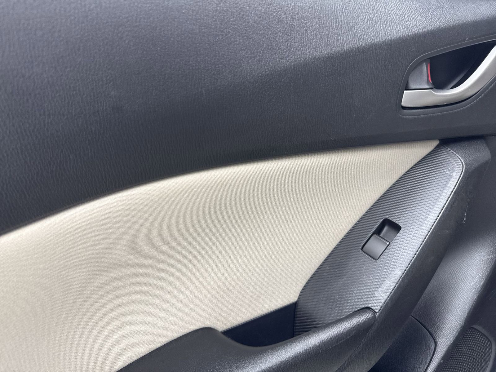 Used 2015 MAZDA MAZDA3 i Touring w/ Technology Package image 29