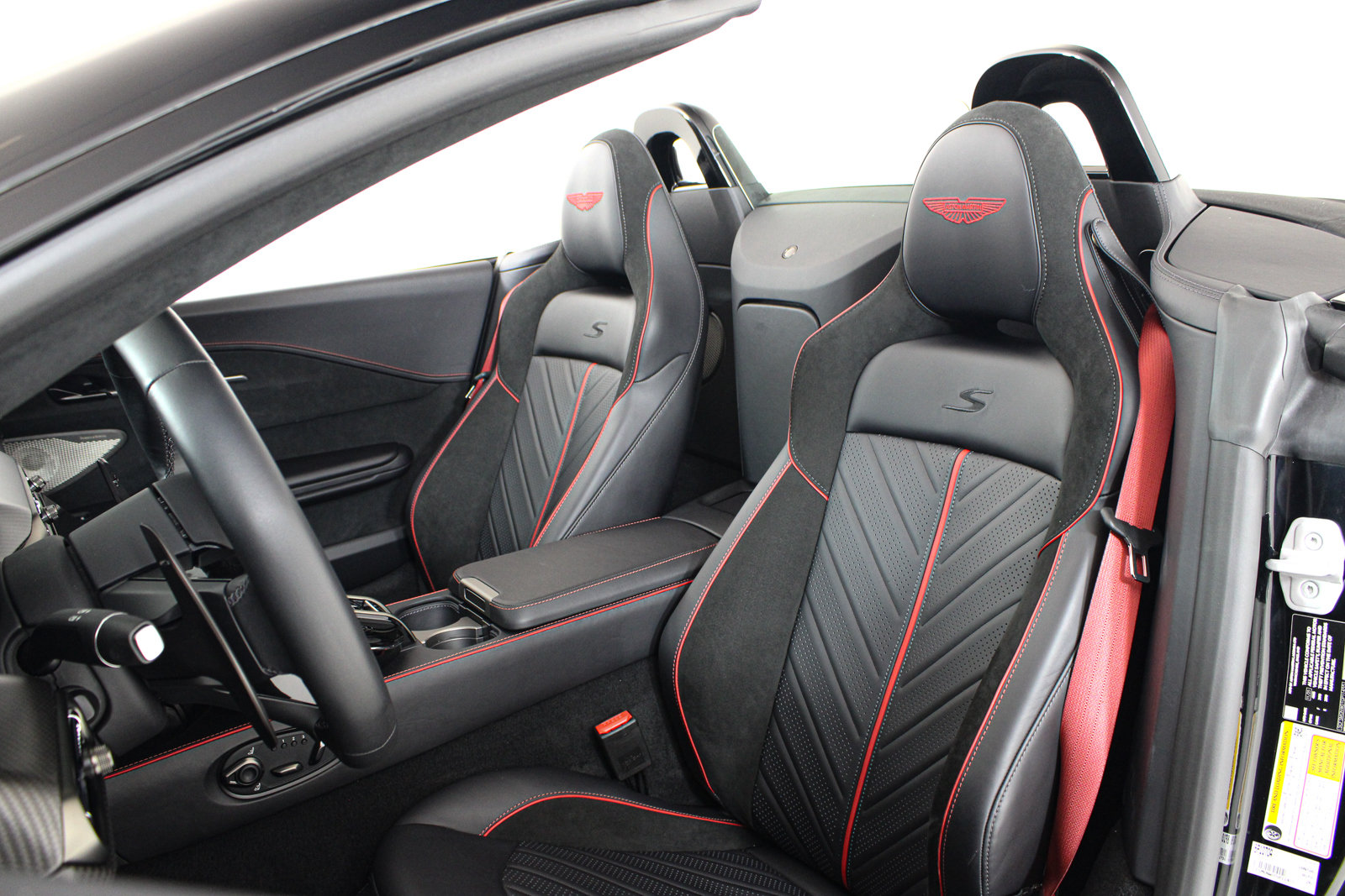 Used 2026 Aston Martin V8 Vantage S RWD image 52