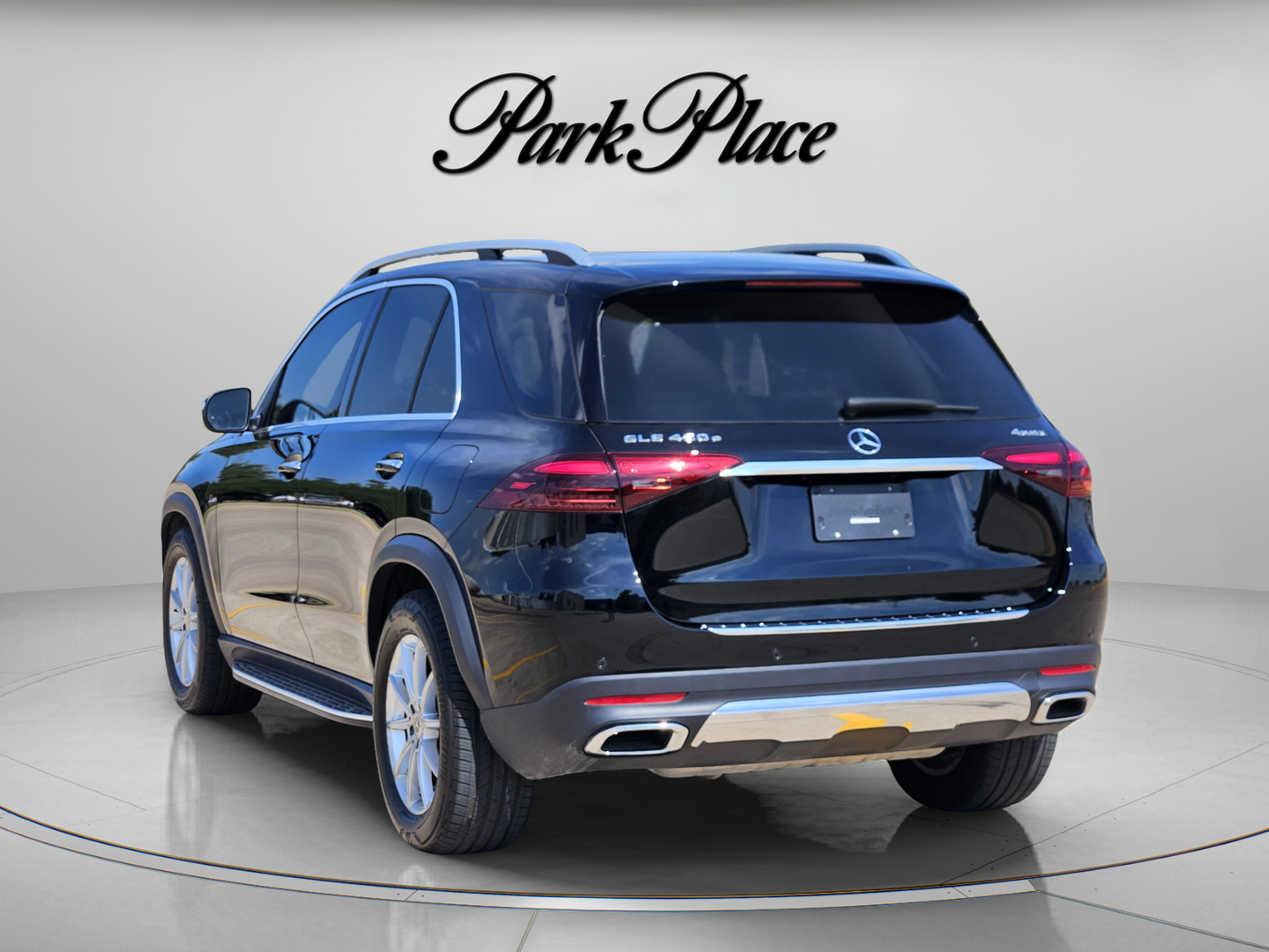 Used 2026 Mercedes-Benz GLE 450e 4MATIC image 4