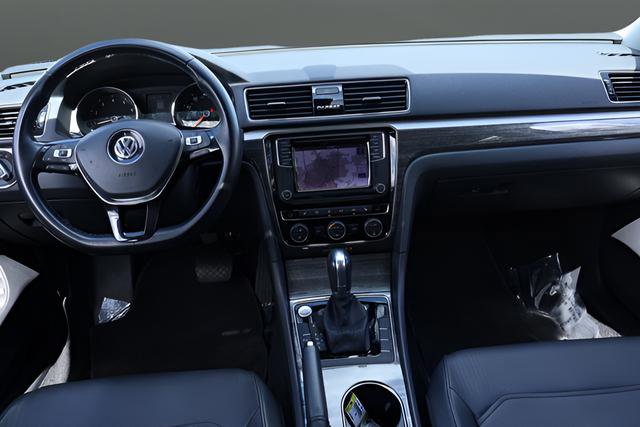 Used 2018 Volkswagen Passat 2.0T SE FWD image 16