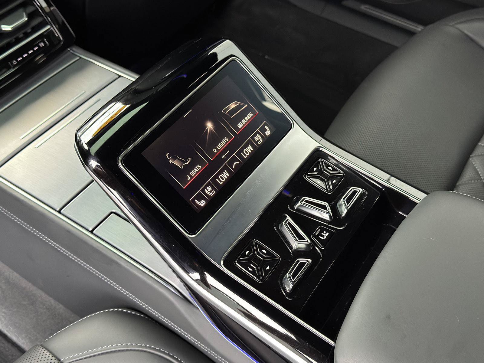 Used 2022 Audi S8 AWD/4WD image 37