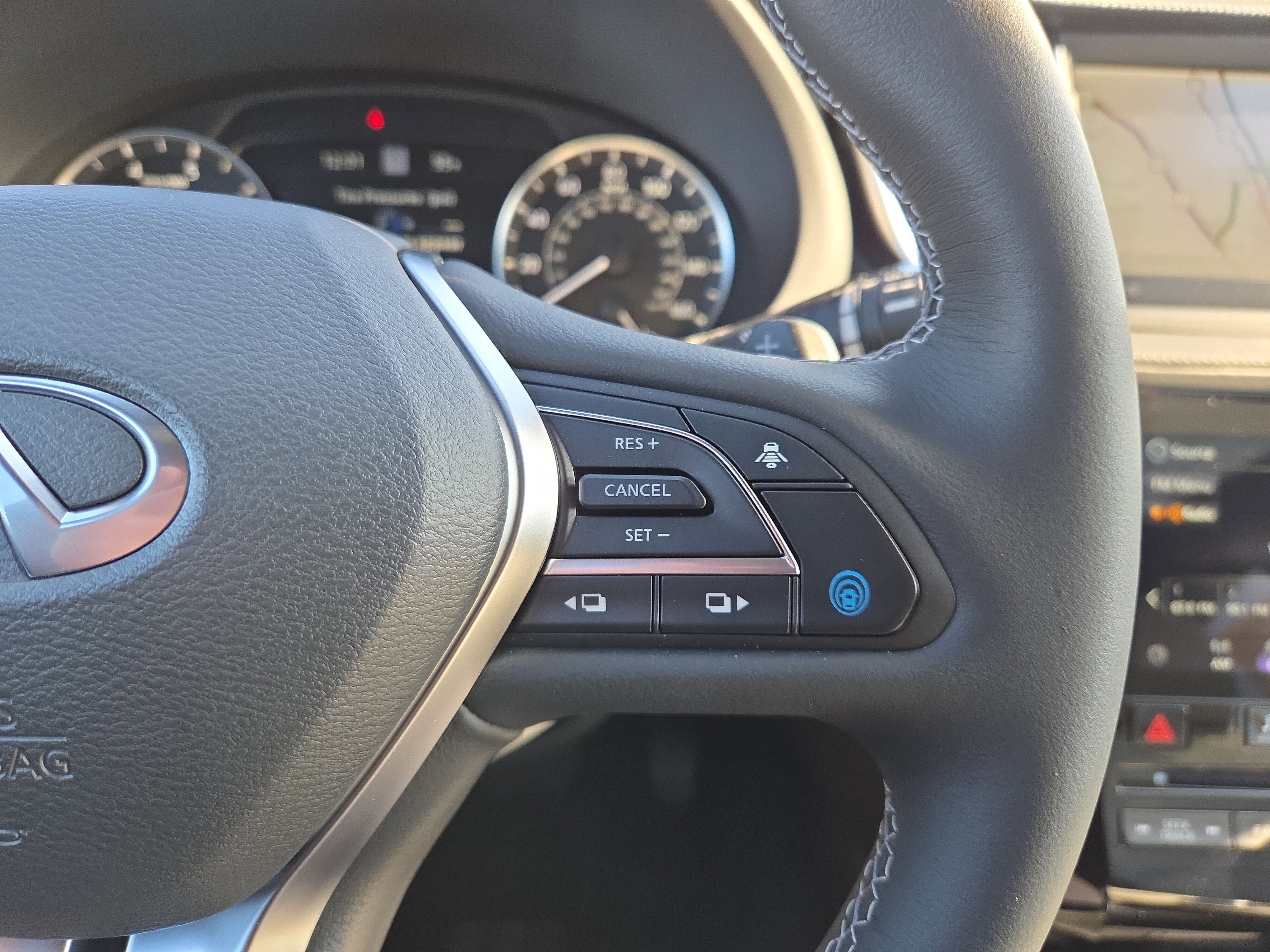 Used 2025 INFINITI QX55 Essential image 12