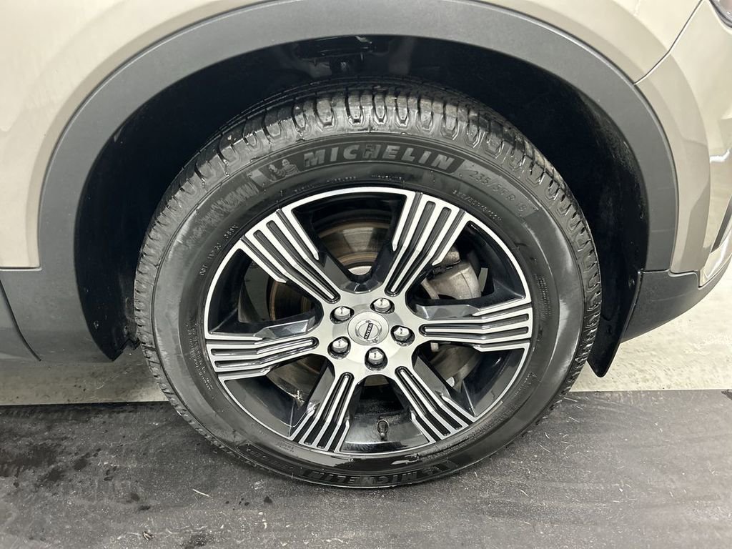 Used 2021 Volvo XC40 T5 Inscription w/ Advanced Package image 8