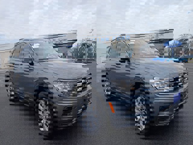 Used 2019 Volkswagen Tiguan SE w/ Panoramic Sunroof Package image 2