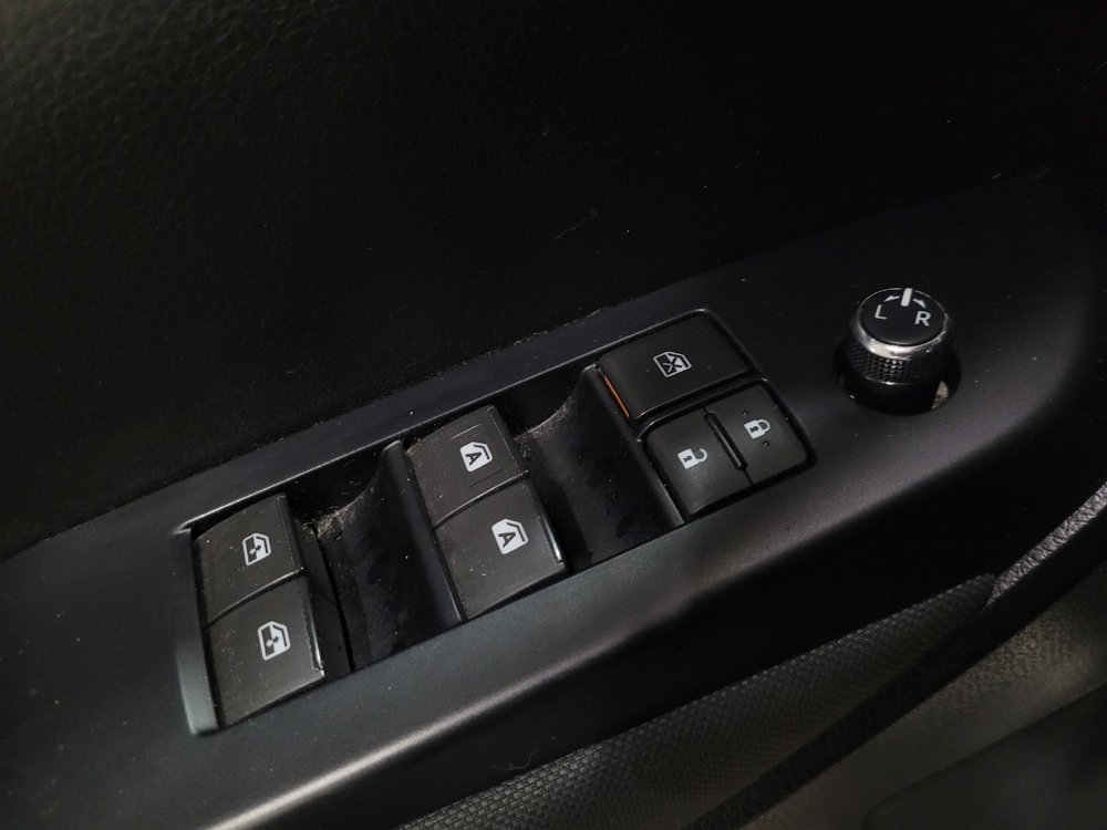 Used 2019 Toyota Highlander LE AWD/4WD image 27