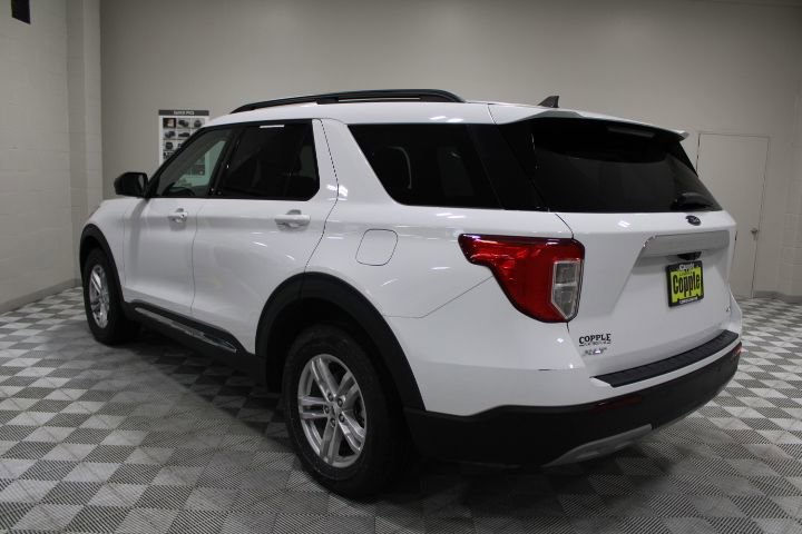 Used 2022 Ford Explorer XLT w/ Equipment Group 202A image 8