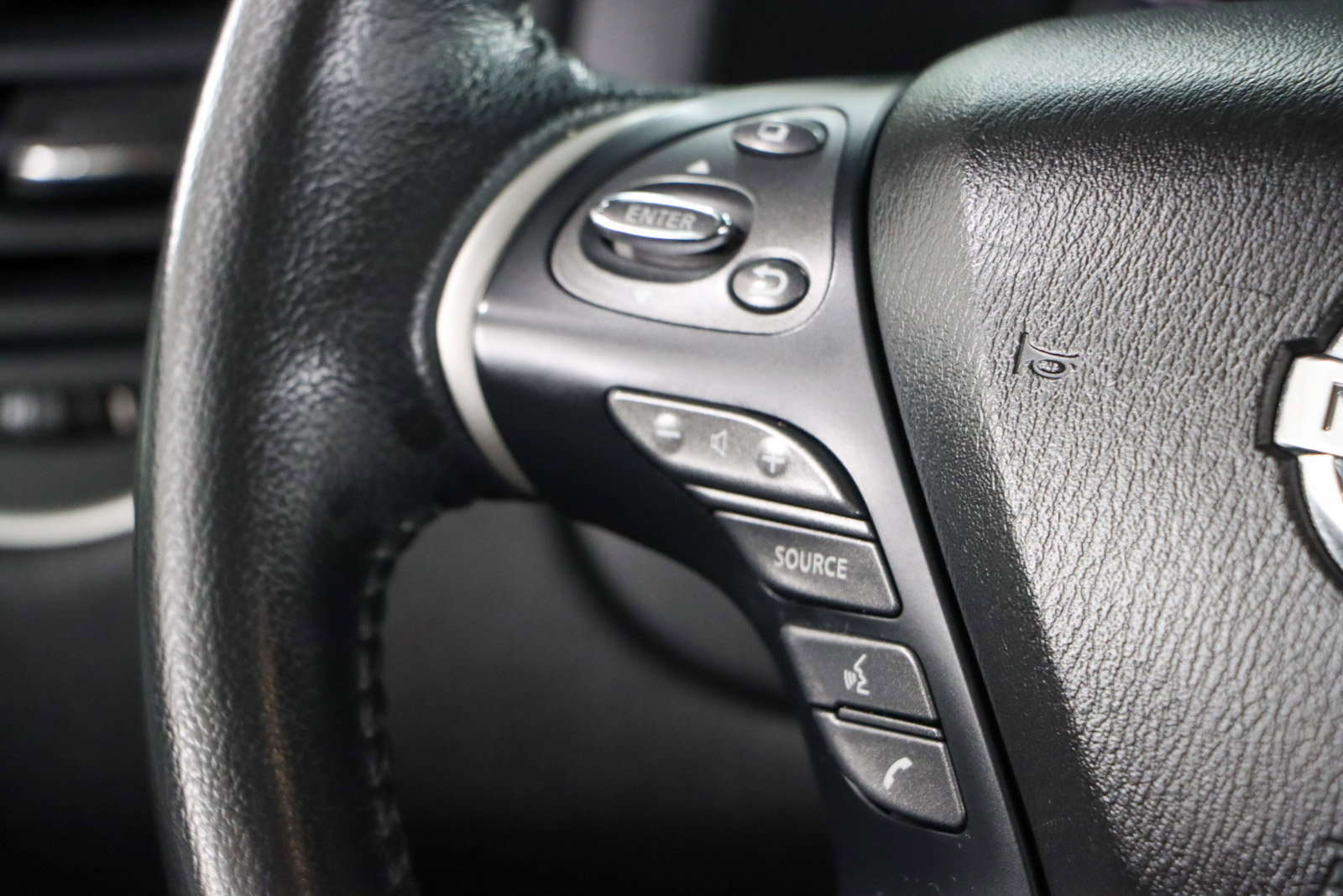 Used 2019 Nissan Pathfinder SV image 13