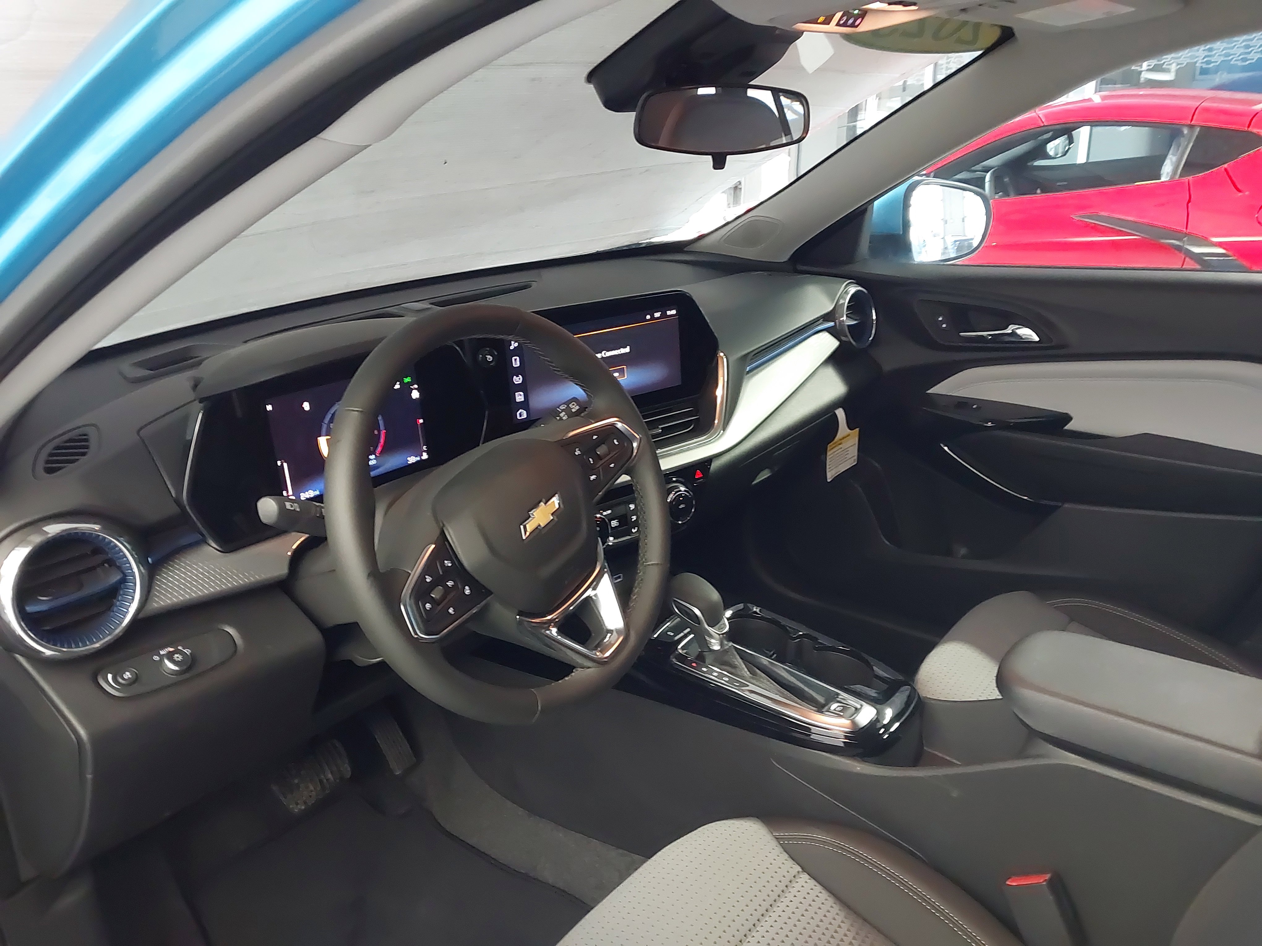 Used 2025 Chevrolet Trax LT w/ Driver Confidence Package image 2