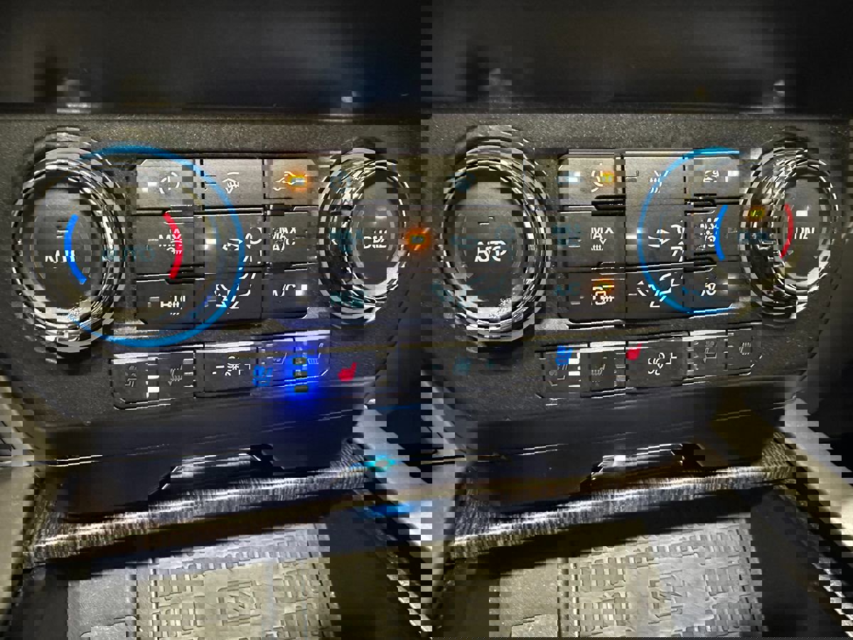 Used 2021 Ford F350 Lariat image 33