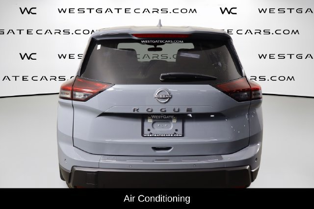 Used 2026 Nissan Rogue SV FWD image 4