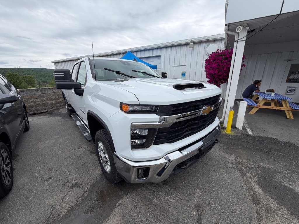 Used 2025 Chevrolet Silverado 2500 LT w/ Convenience Package AWD/4WD image 7