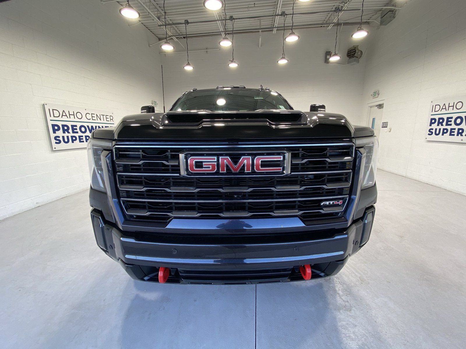 Used 2024 GMC Sierra 2500 AT4 w/ AT4 Premium Plus Package AWD/4WD image 3