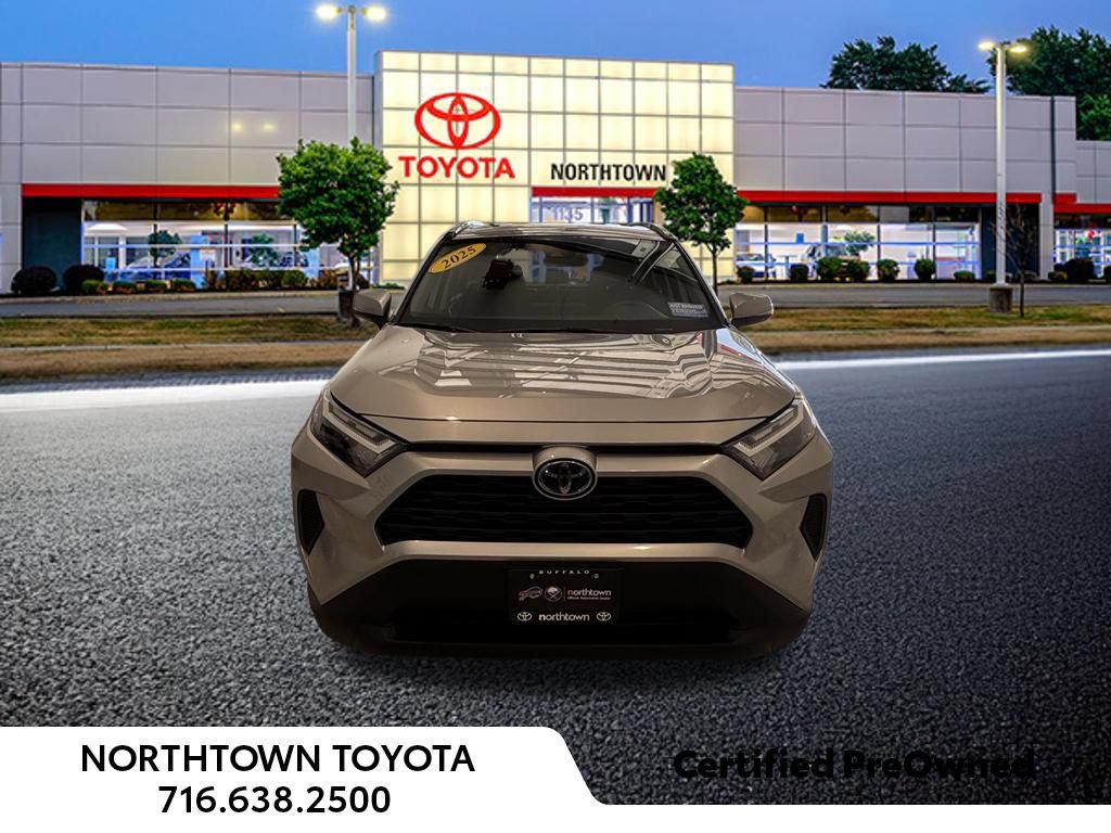 Used 2025 Toyota RAV4 LE AWD/4WD image 6