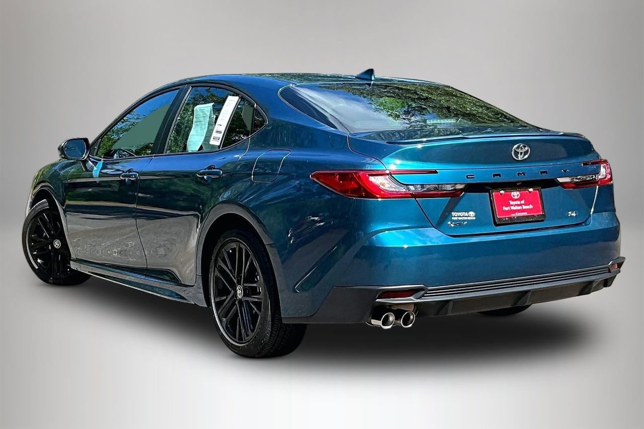 Used 2025 Toyota Camry SE w/ Convenience Package FWD image 4