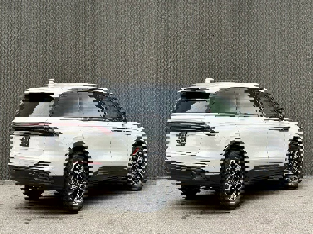 New 2025 Lincoln Nautilus Premier w/ Jet Appearance Package image 5