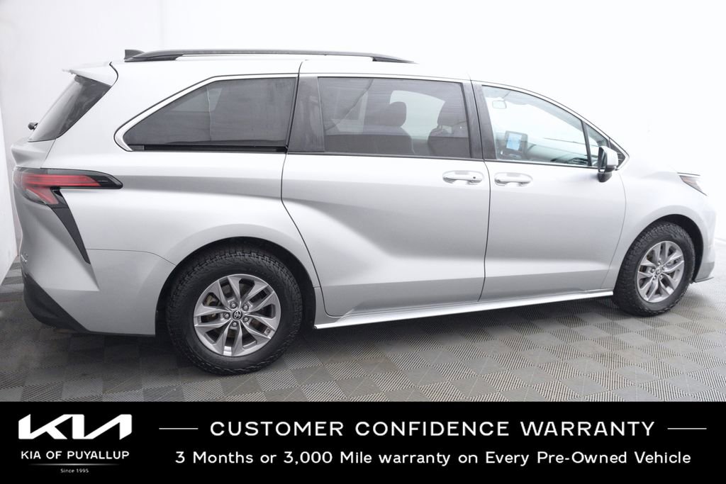 Used 2022 Toyota Sienna LE image 4
