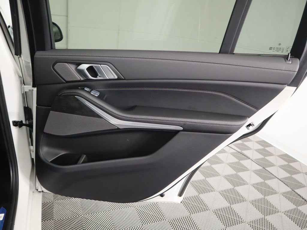 Used 2023 BMW X7 xDrive40i w/ Premium Package image 29