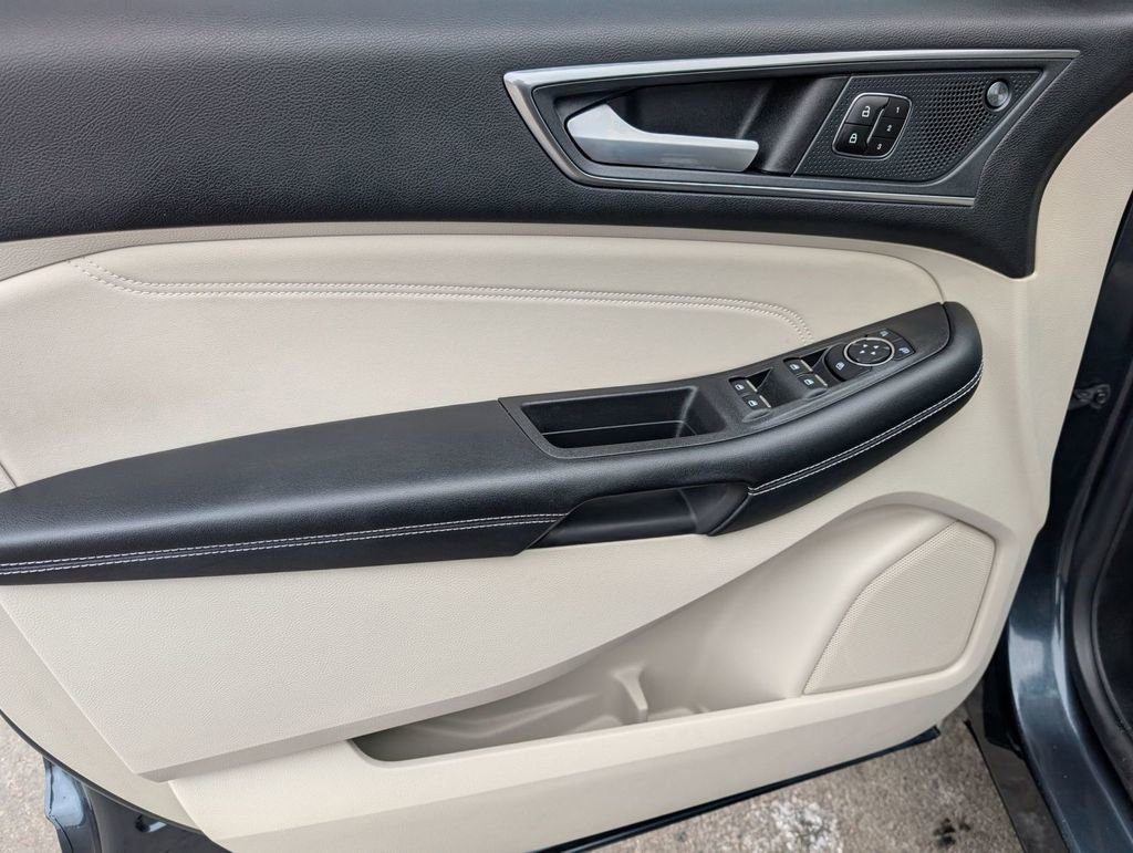 Used 2023 Ford Edge Titanium image 17