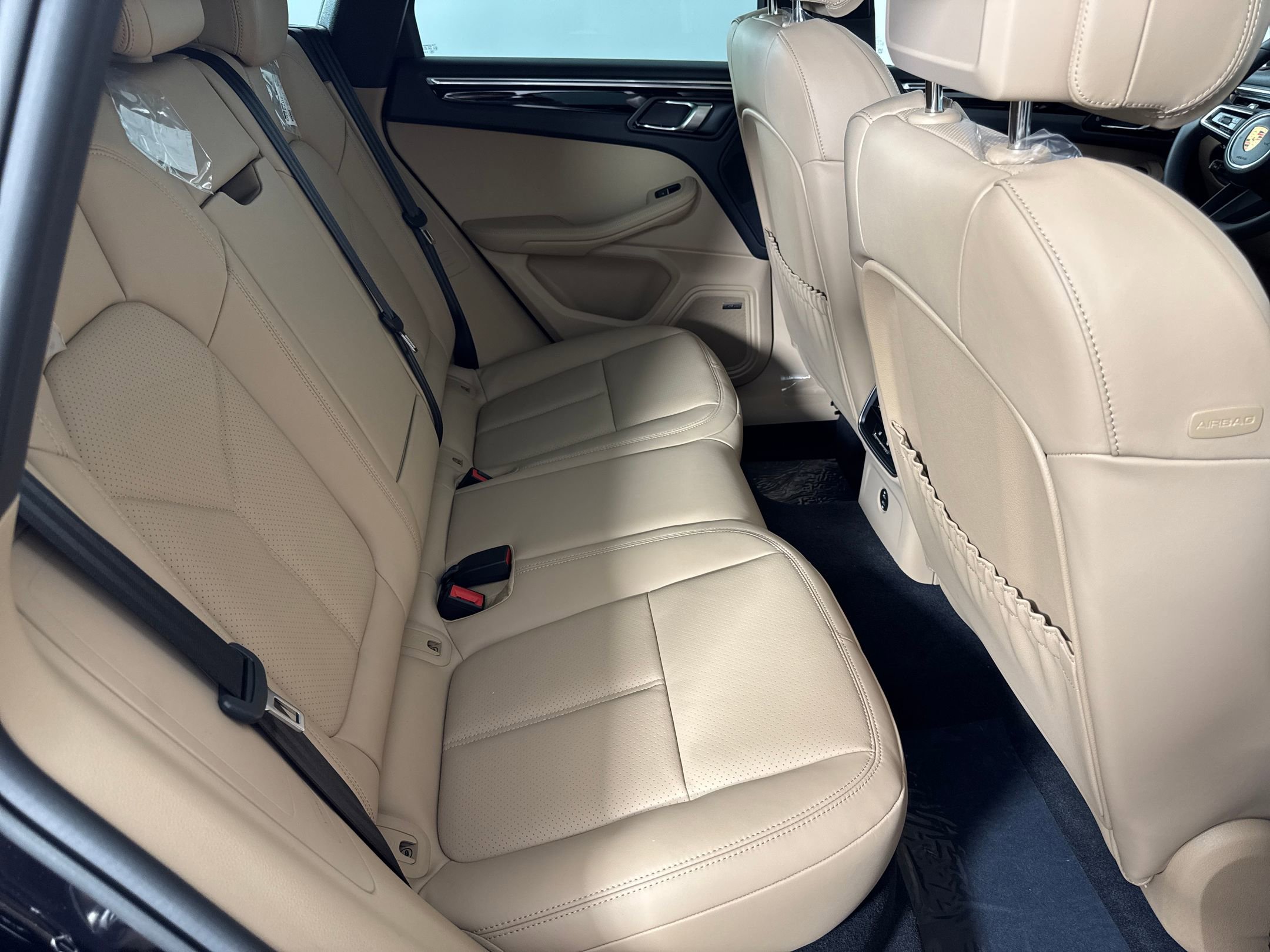 Certified 2026 Porsche Macan image 27