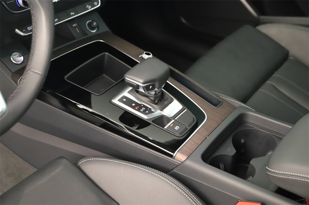 Used 2024 Audi Q5 e Premium w/ Convenience Package image 17