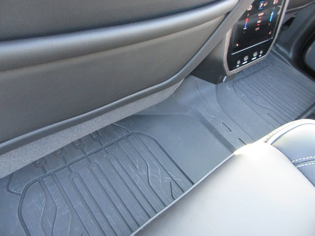 Used 2025 GMC Yukon XL AT4 Ultimate AWD/4WD image 33