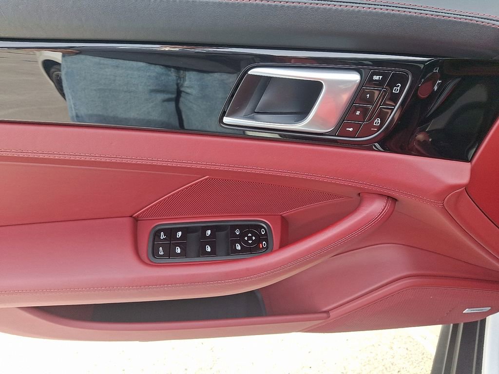 Used 2019 Porsche Panamera 4 image 14