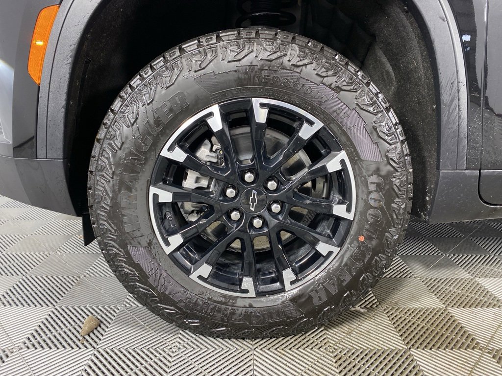 Used 2025 Chevrolet Traverse Z71 w/ Driver Confidence Package image 6