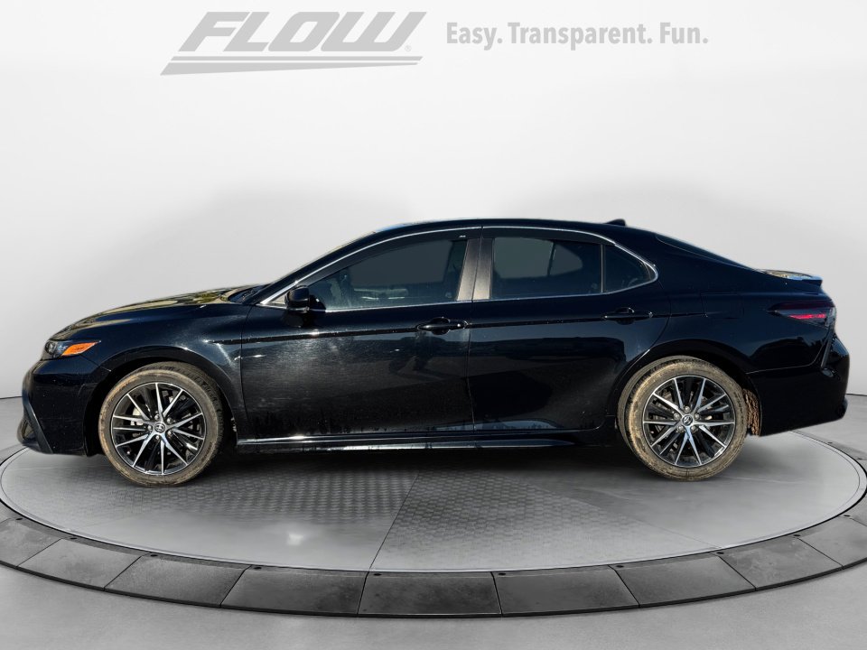 Used 2022 Toyota Camry SE image 4