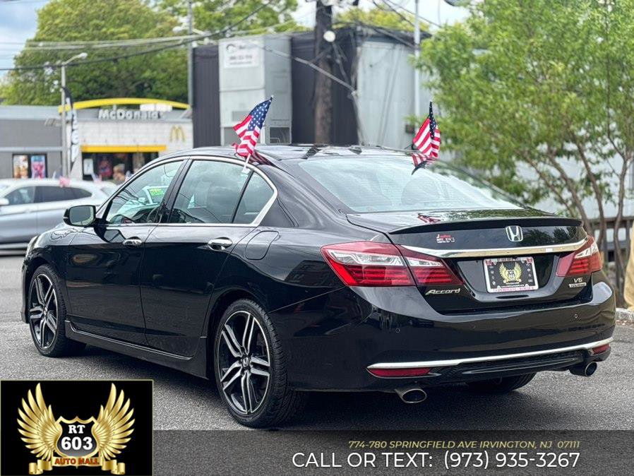 Used 2017 Honda Accord Touring image 4