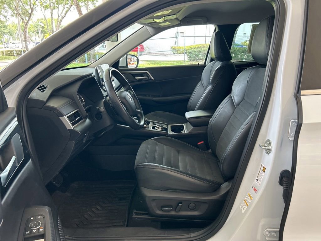 Used 2023 Mitsubishi Outlander SE FWD image 5