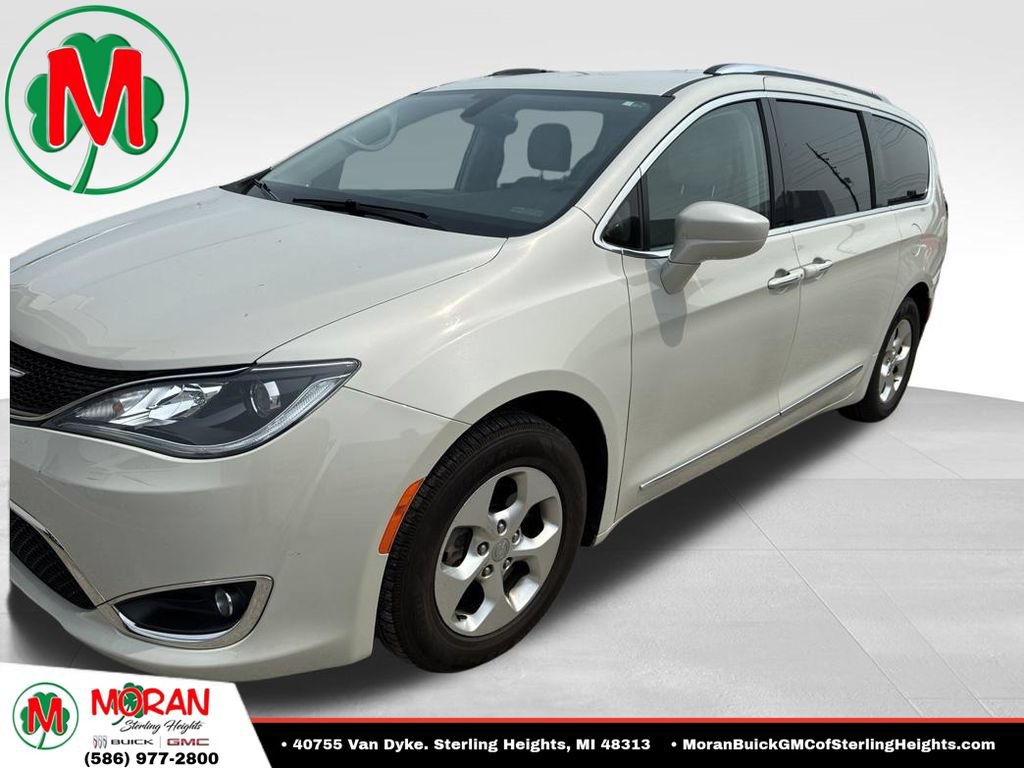 Used 2017 Chrysler Pacifica Touring-L Plus FWD image 1