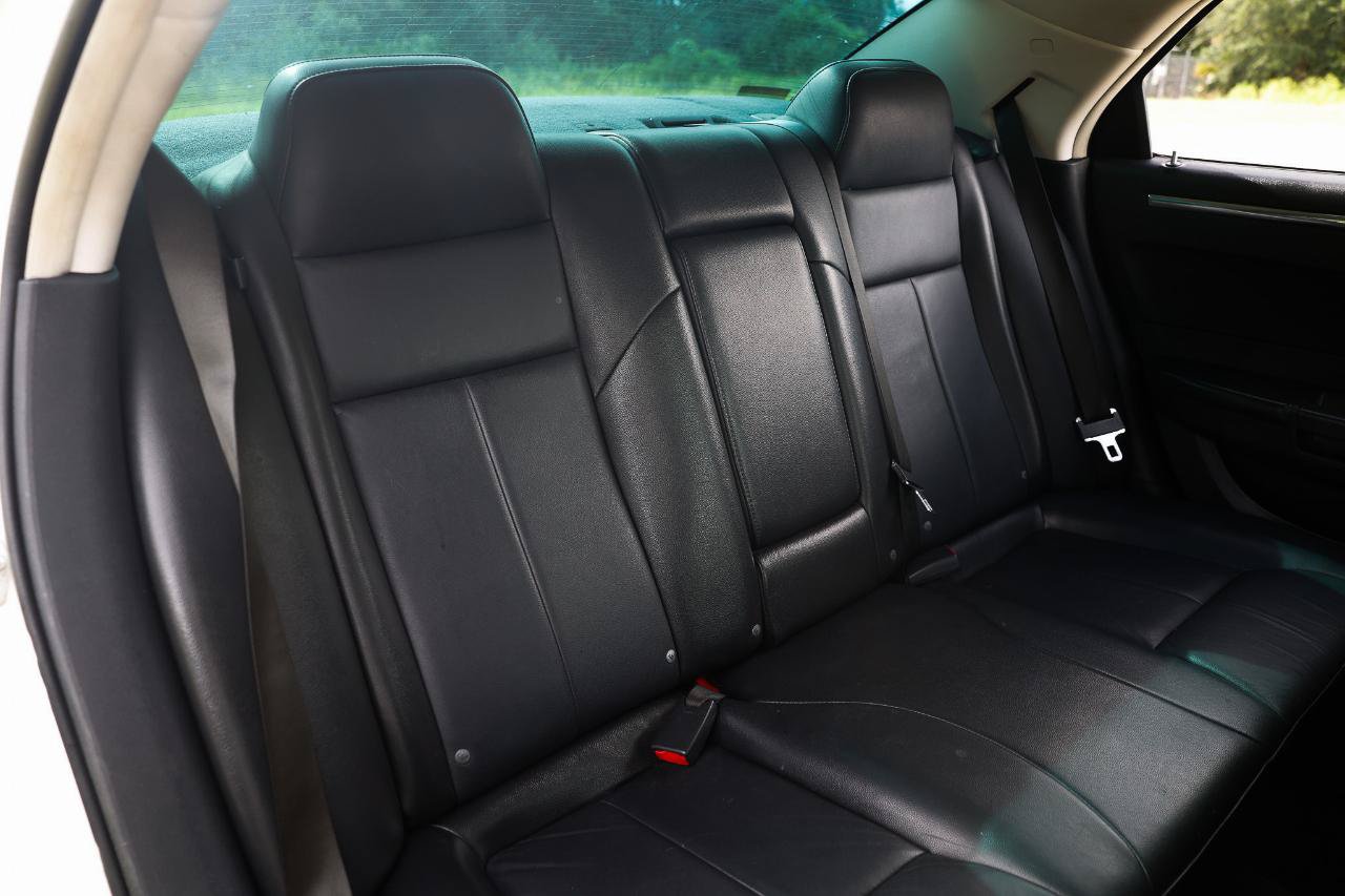 Used 2010 Chrysler 300 Touring RWD image 14