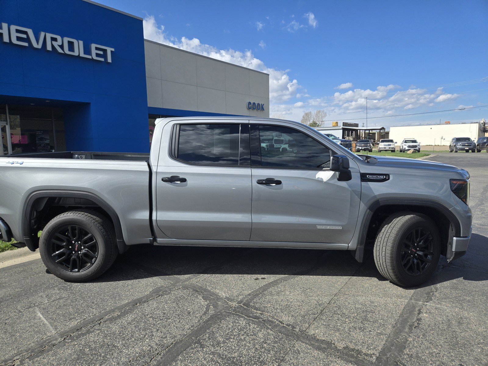 Used 2024 GMC Sierra 1500 Elevation AWD/4WD image 2