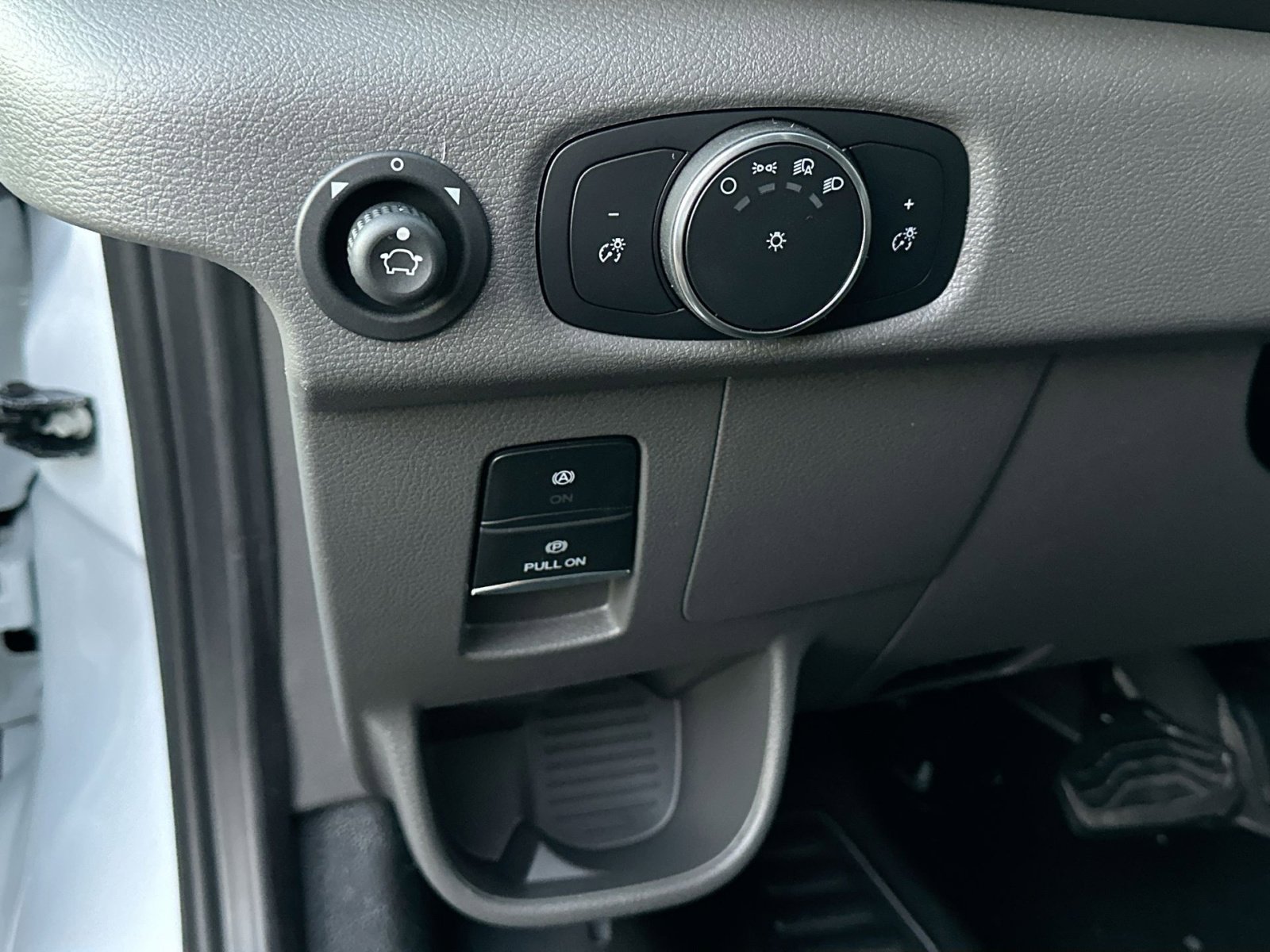 New 2026 Ford Transit 250 148 Medium Roof w/ Load Area Protection Package image 17