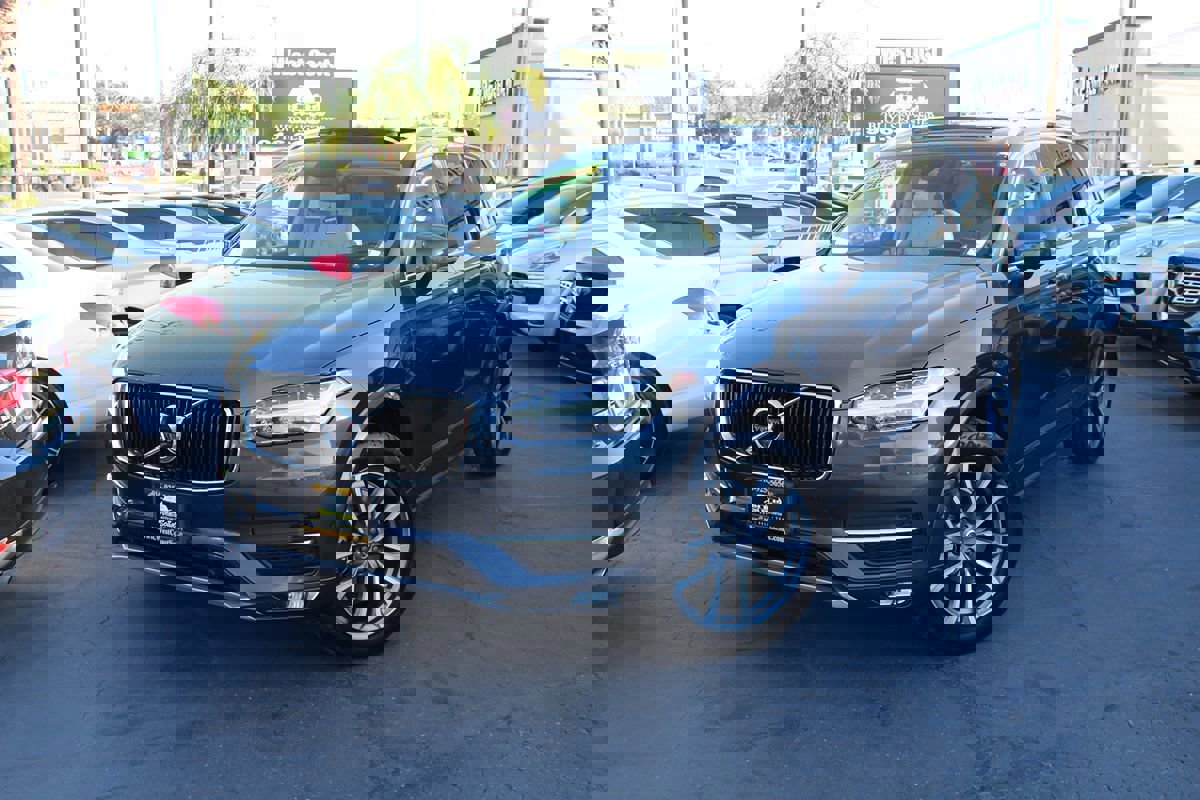 Used 2017 Volvo XC90 T6 Momentum w/ Vision Package image 44