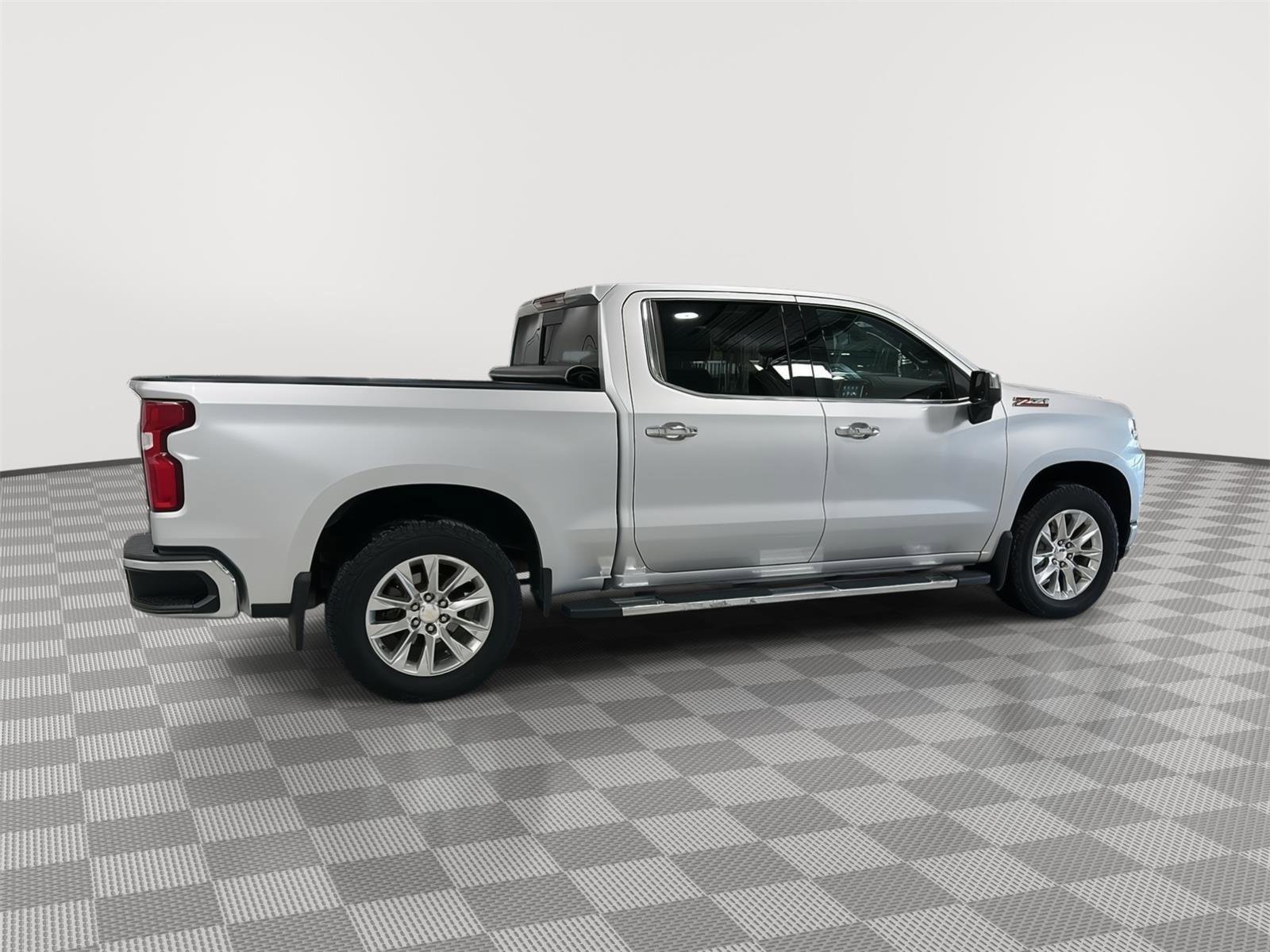 Used 2020 Chevrolet Silverado 1500 LTZ w/ LTZ Premium Package AWD/4WD image 6
