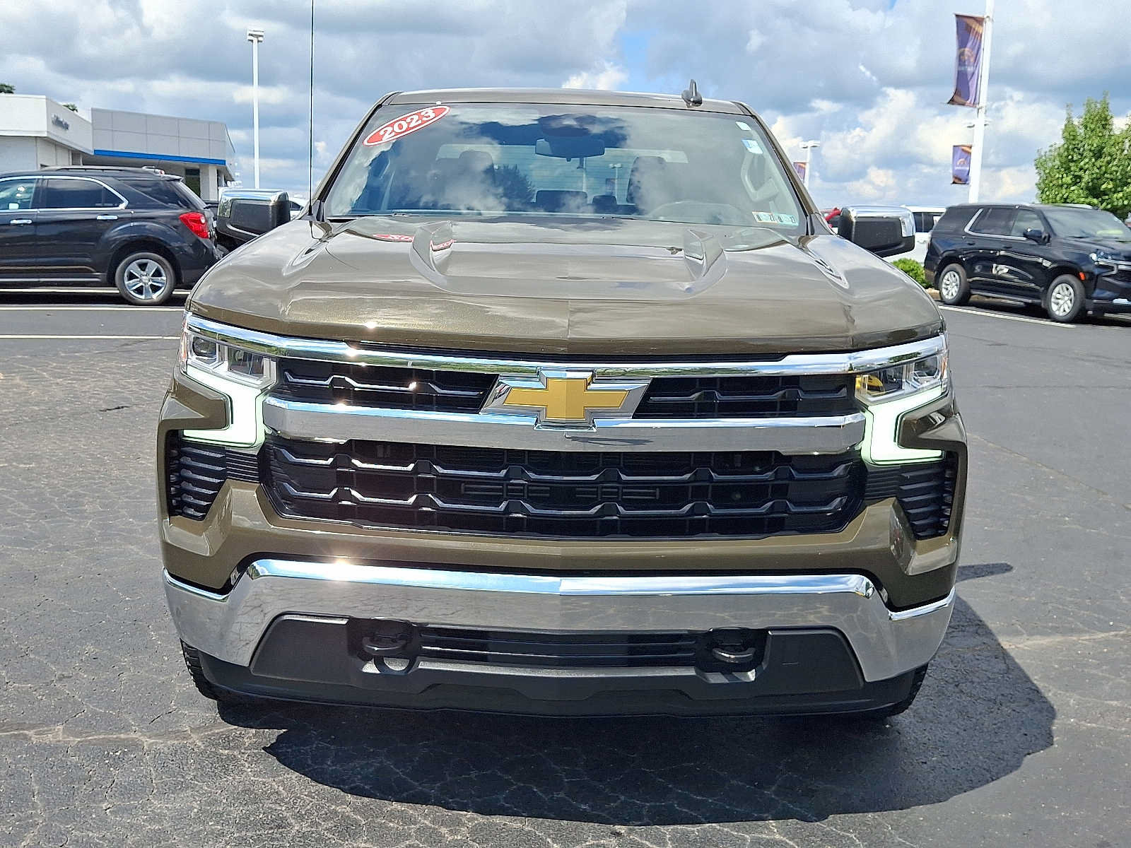 Used 2023 Chevrolet Silverado 1500 LT AWD/4WD image 2