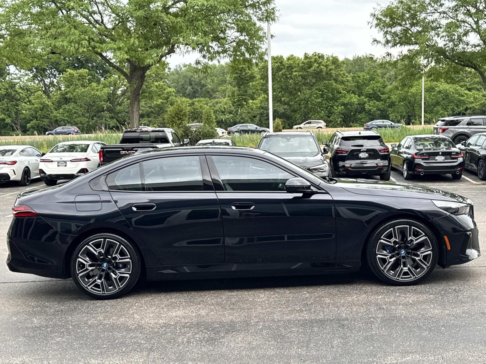Certified 2025 BMW i5 xDrive40 w/ M Sport Package AWD/4WD image 4