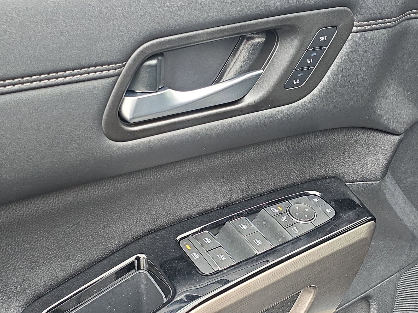 New 2025 Nissan Pathfinder Platinum image 14