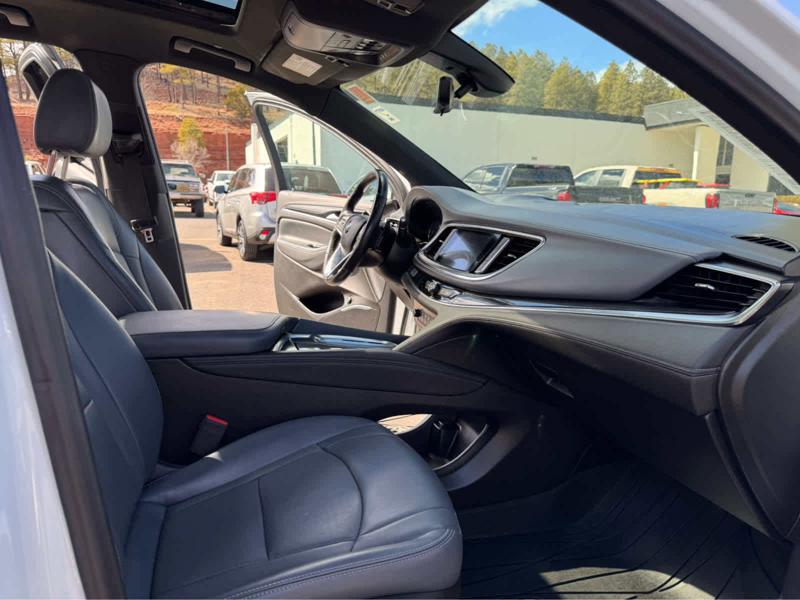 Used 2022 Buick Enclave Premium w/ Experience Buick Package image 15