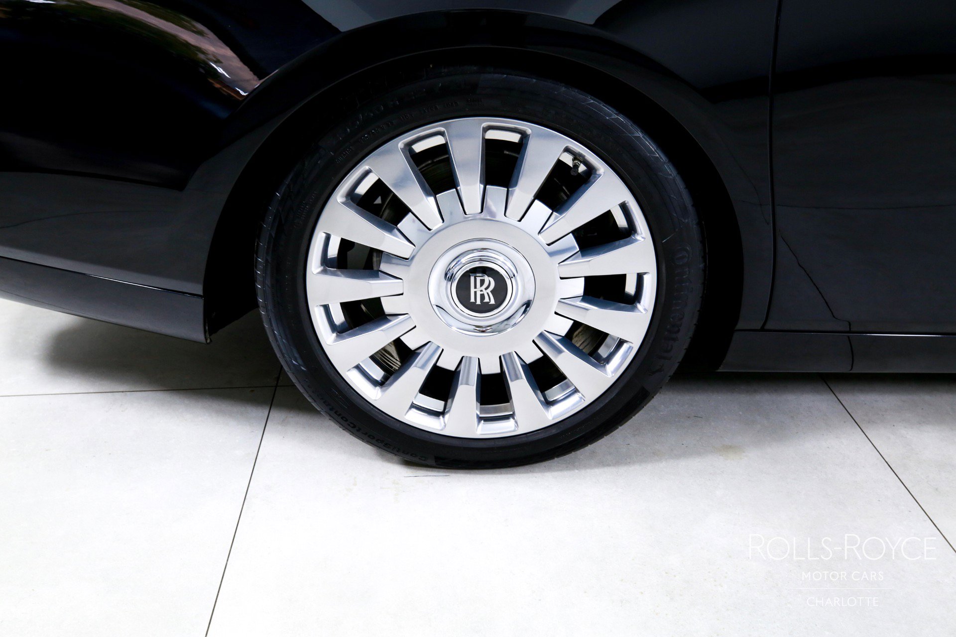 Used 2018 Rolls-Royce Phantom Sedan image 36