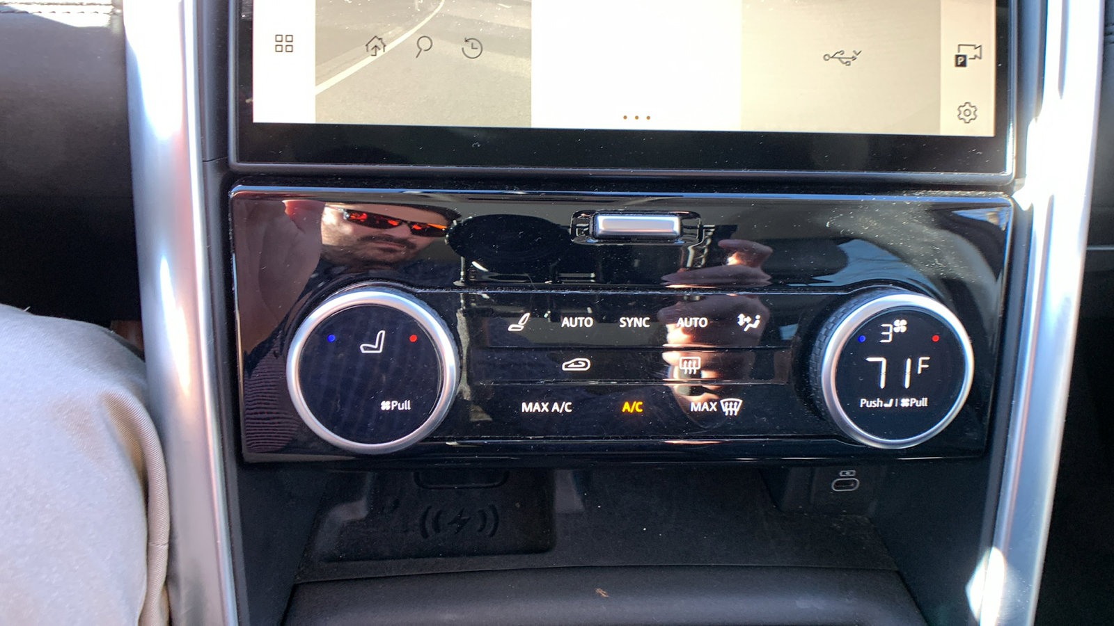 Used 2024 Land Rover Discovery S image 16