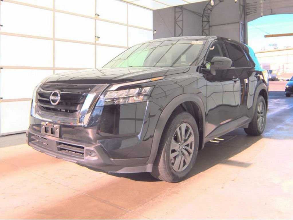 Used 2024 Nissan Pathfinder S image 2