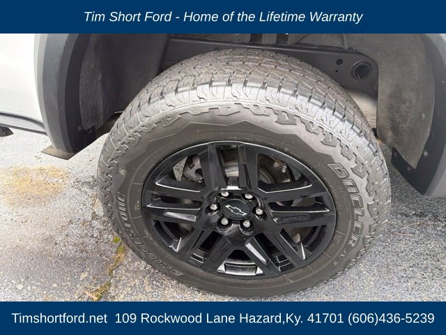 Used 2024 Chevrolet Colorado Trail Boss w/ Technology Package AWD/4WD image 17