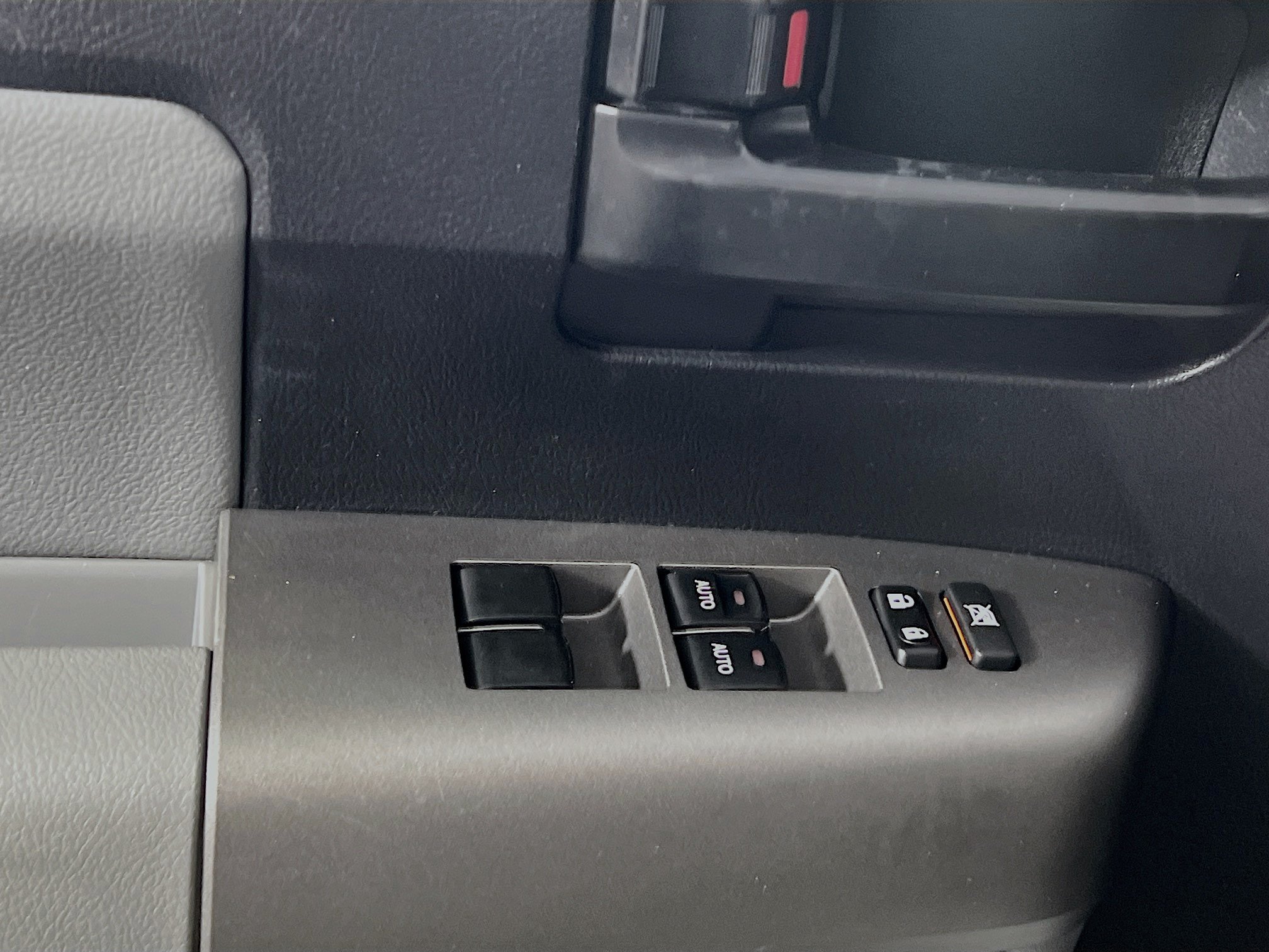 Used 2017 Toyota Sequoia SR5 w/ Premium Package RWD image 17